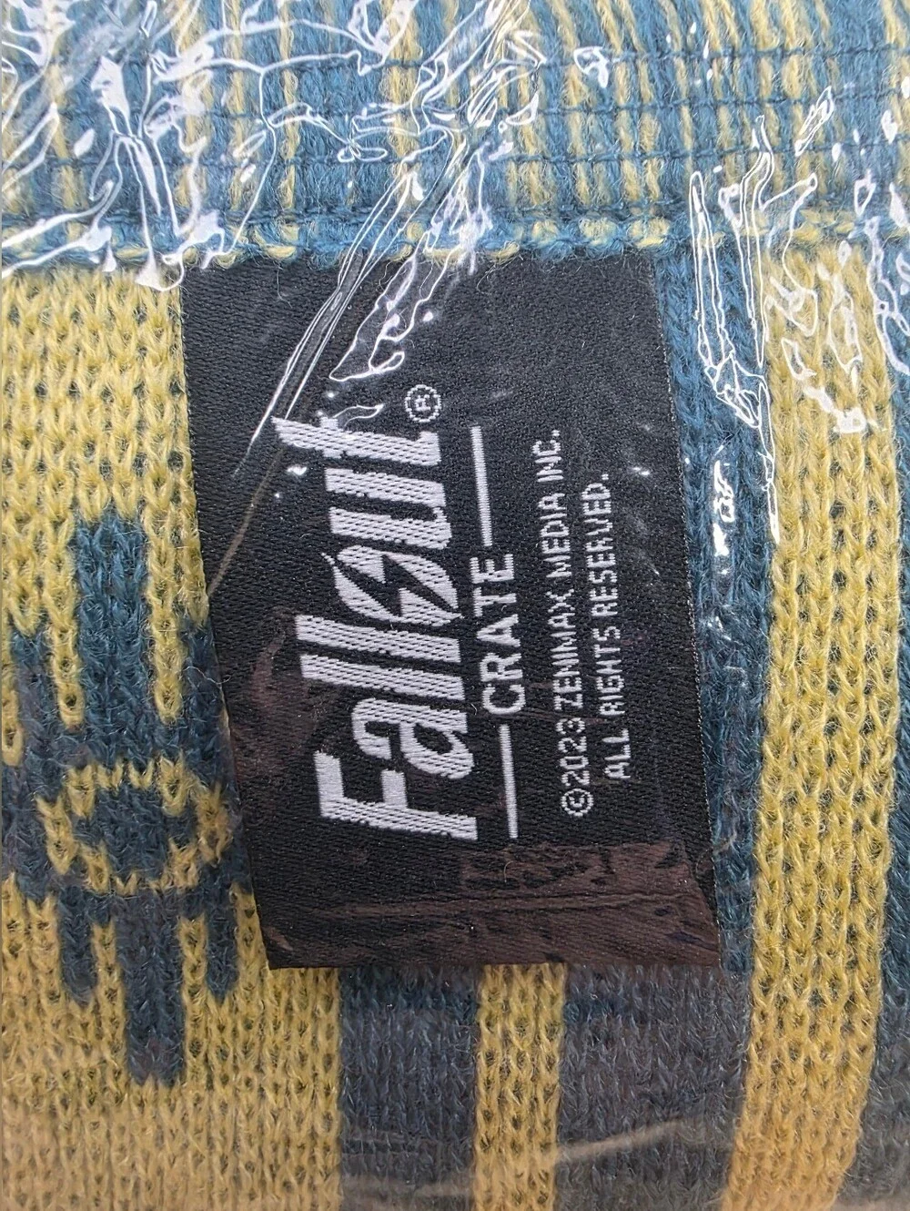 Fallout Crate LootWear Knit Scarf Vault 76 Blue/Yellow Fringe Brand New Sealed